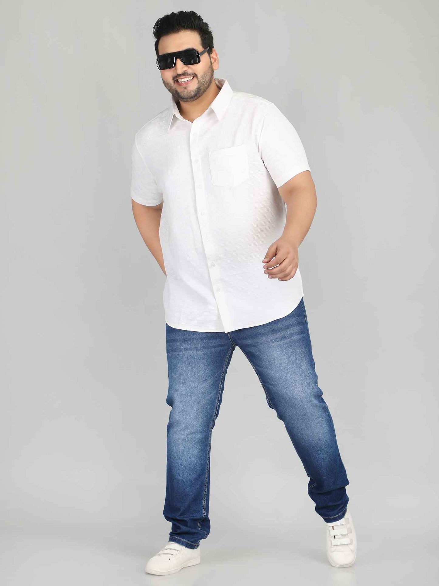 पुरुषों के लिए आलीशान आकार की ढीली फिट शर्ट, मुलायम कपड़े के साथ आरामदायक कैज़ुअल टी - फ़्लैश